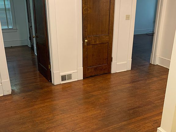 3rd image of 421 Wayne St #2