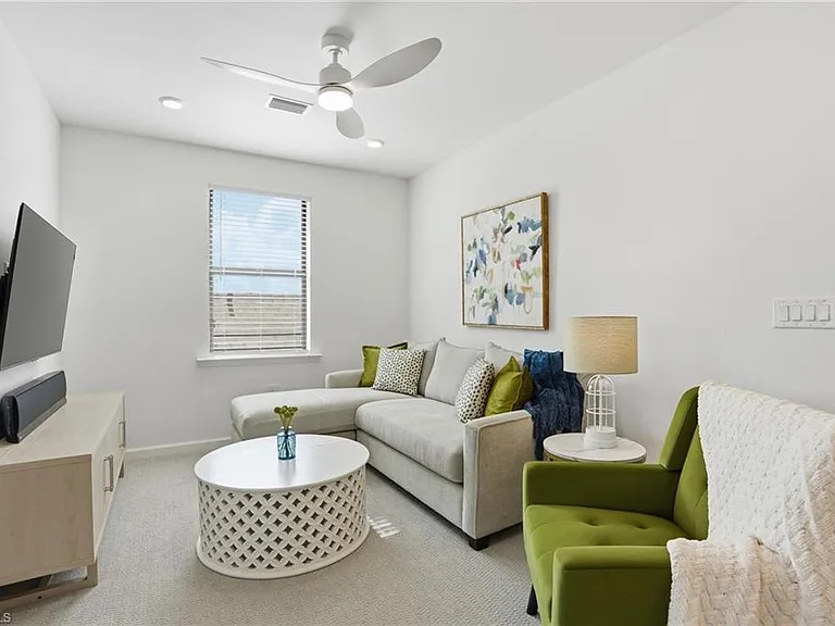 1657 Serena Ave — Photo 20