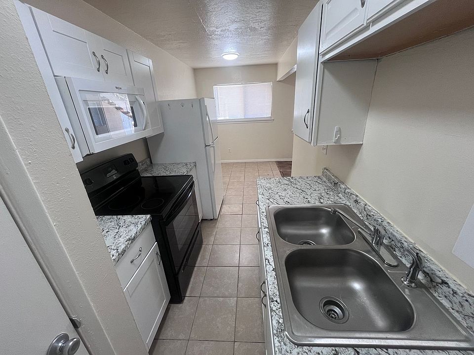 1st image of 501 Texas St NE APT 105