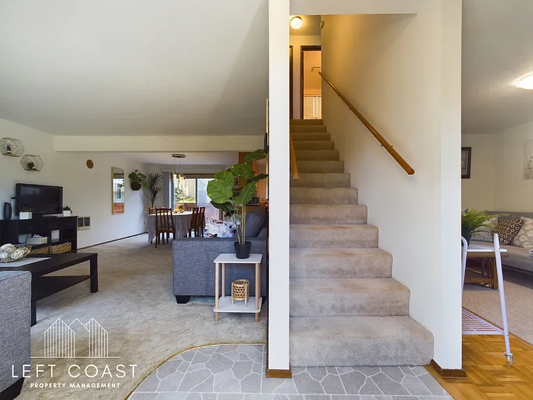 890 SW 7th St — Photo 6
