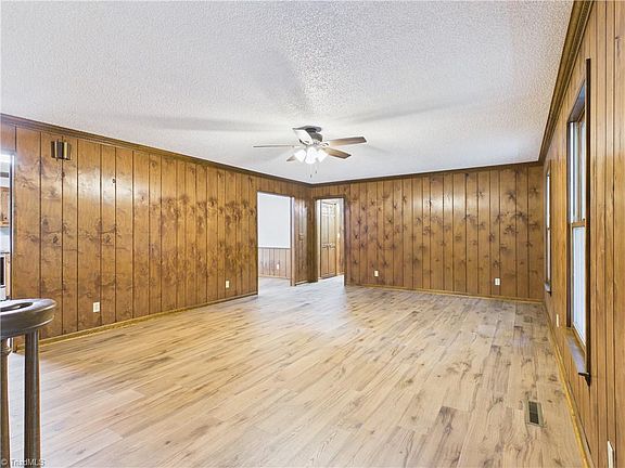 3rd image of 4007 Jones Street Ext