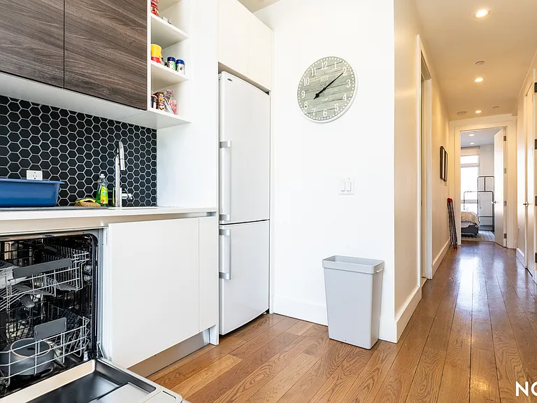 530 Midwood St #2J — Photo 5