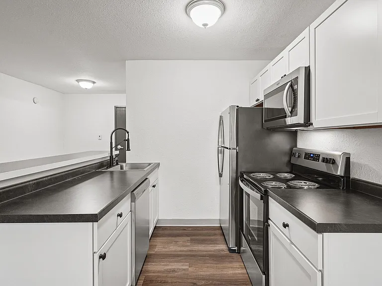 Creekside Commons Apartments — Photo 23