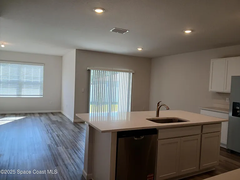 1560 Gardenton St NW — Photo 3