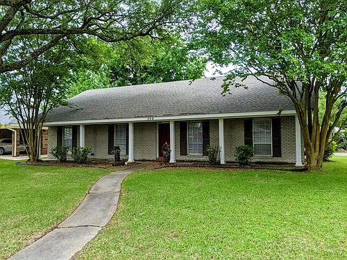 300 Highland Dr Photo 1