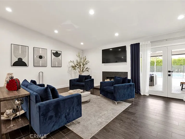 8746 Ruffner Ave — Photo 2