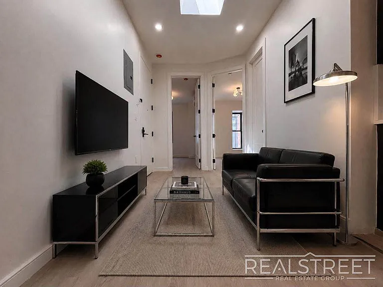 72 Utica Ave #3 — Photo 2