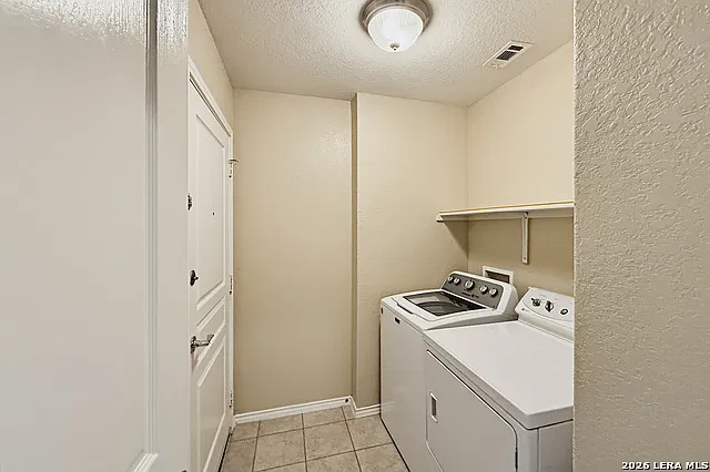 2 bed, 2.0 bath, 1106 sqft, $1,800 — Photo 3