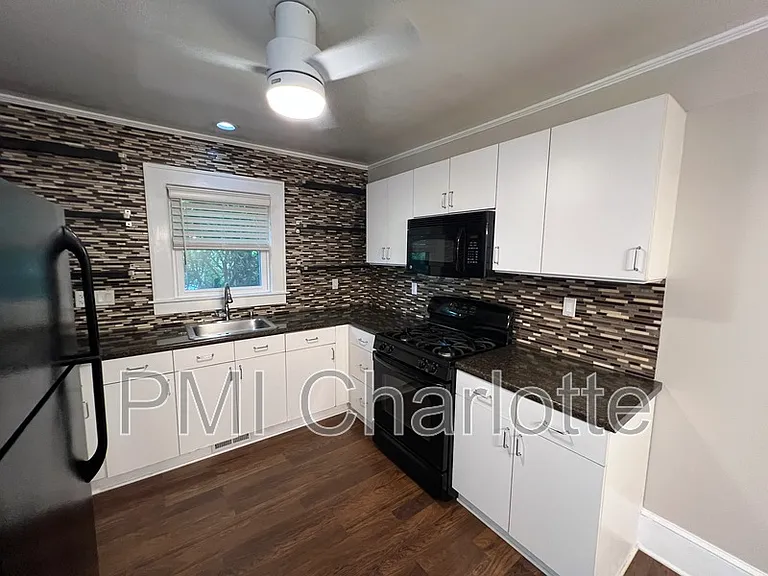 1525 Browns Ave — Photo 8
