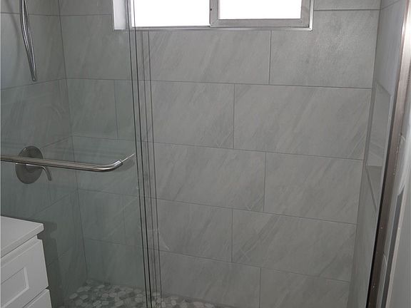 3rd image of 513 E Walnut St #513C