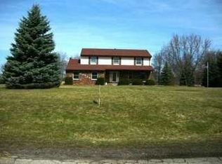 60680 Deer Creek Dr, South Lyon, MI