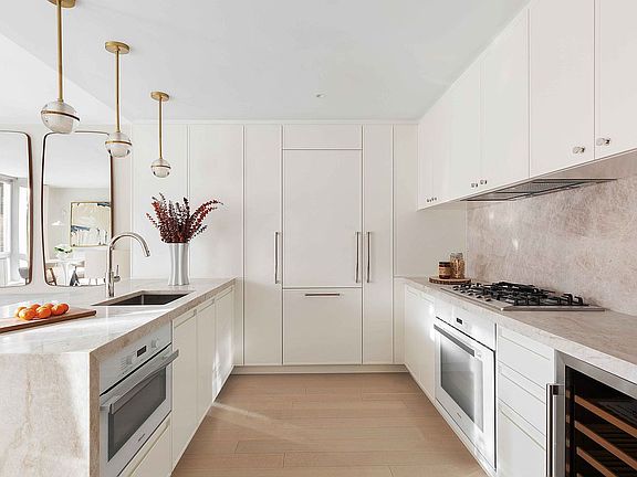3rd image of 212 W 72nd St #7A
