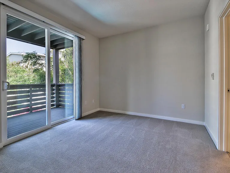 Buckingham Place Apartments — Photo 9