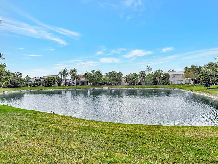 21391 Millbrook Ct — Photo 43