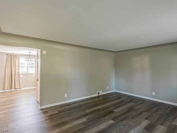 3rd image of 5034 Tam O Shanter Dr