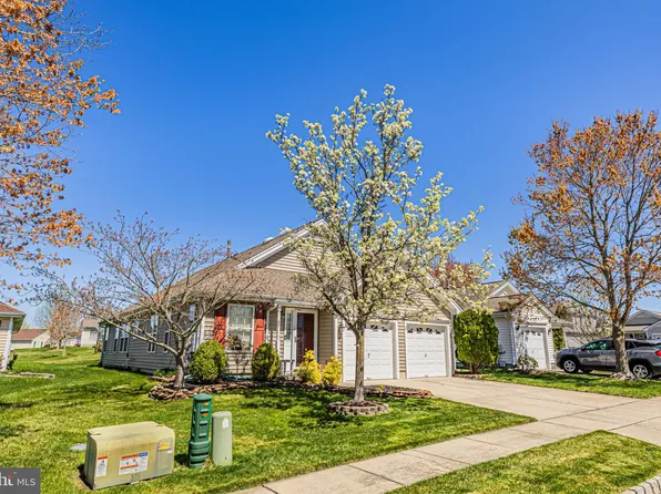 11 Blossom Ct, Sewell, NJ 08080