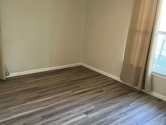 4th image of 415 Elmwood Dr Unit A