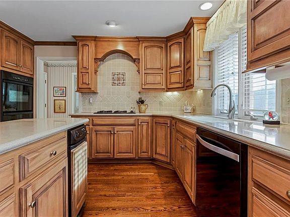 5th image of 3005 W 84th Ter