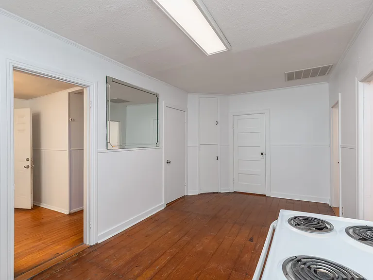 408 Bryan St — Photo 14