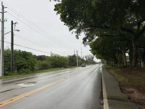 Exterior Neighborhood (street photo)