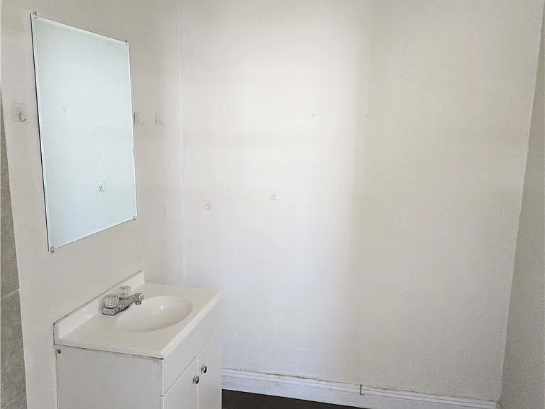 413 W Van Buren Ave #9 — Photo 11