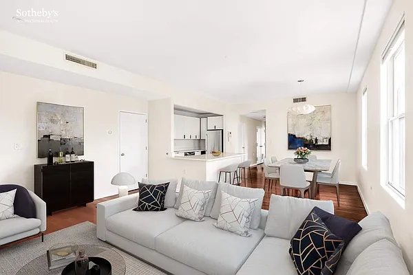 Sold by Sotheby's International Realty | media 3