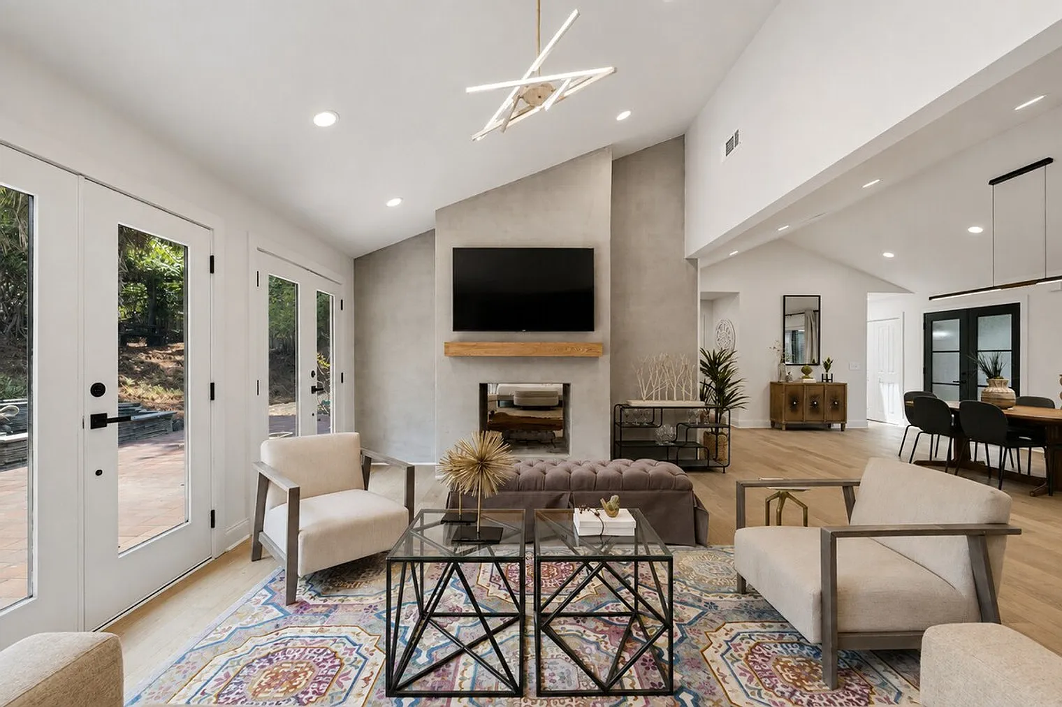 5 bed, 5.0 bath, $14,734 — Photo 2