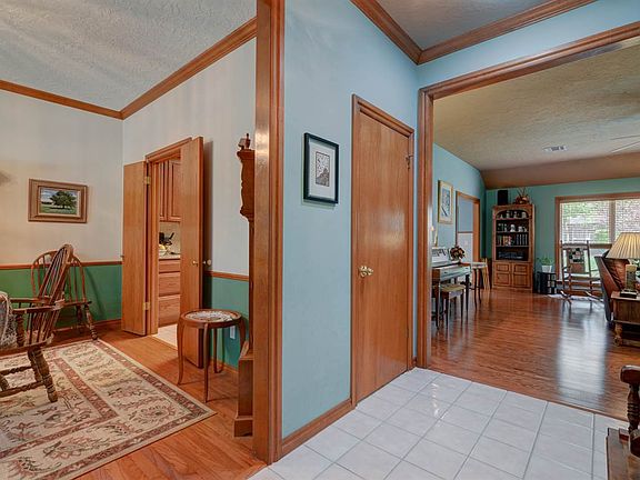 3rd image of 2615 S Oxford Dr