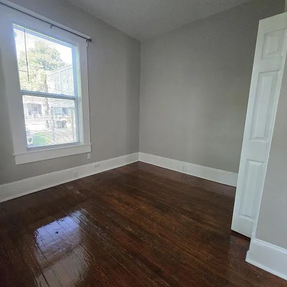 655 E Henry St — Photo 2