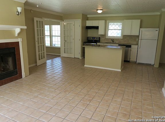 3rd image of 330 Gayle Ave