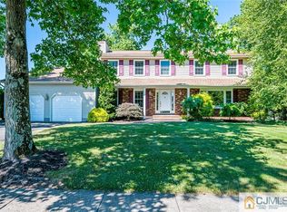 20 Nancy St, Kendall Park, NJ 08824