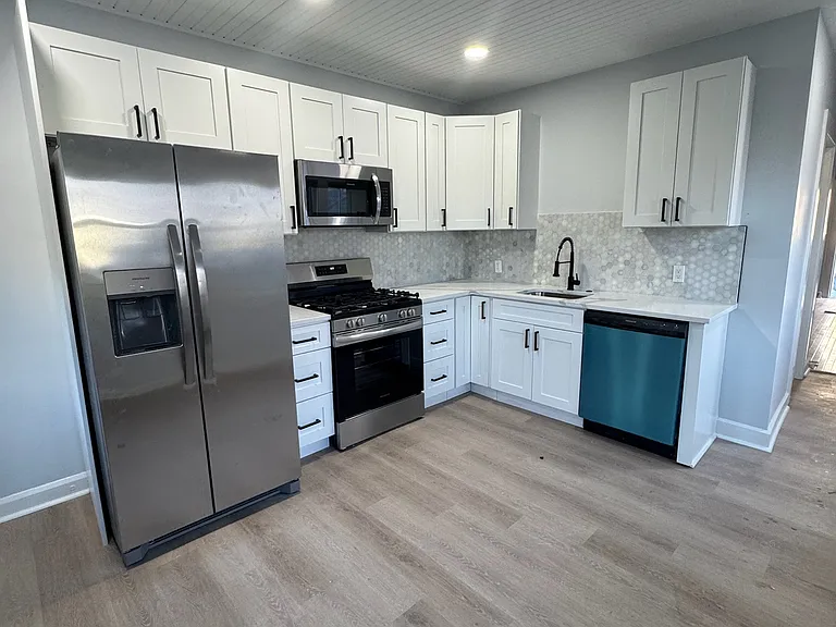 Eat-In Kitchen