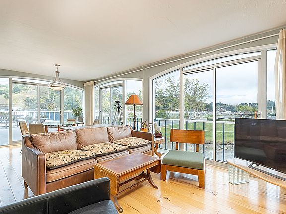 3rd image of 1224 Shelter Bay Ave