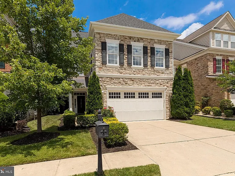 5964 Manorview Way — Photo 1