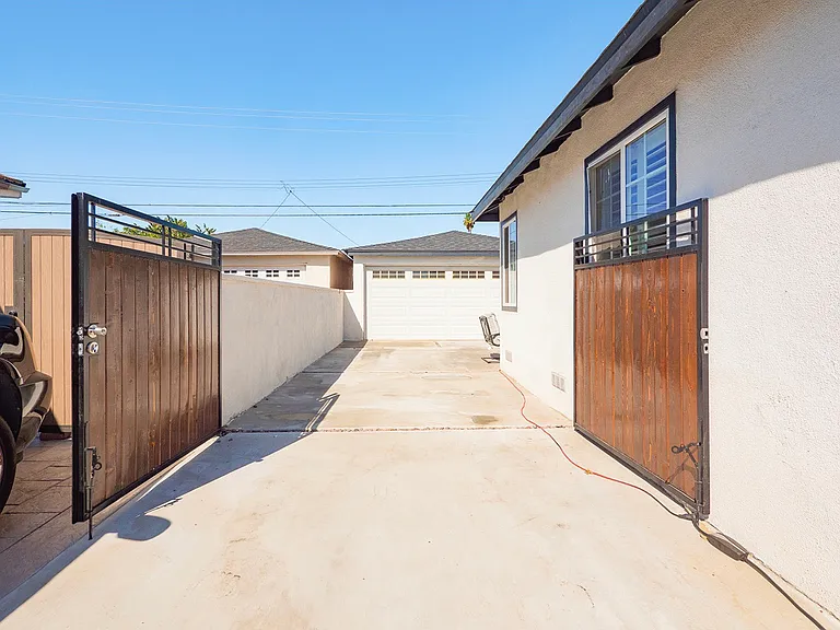 Adoree St — Photo 11