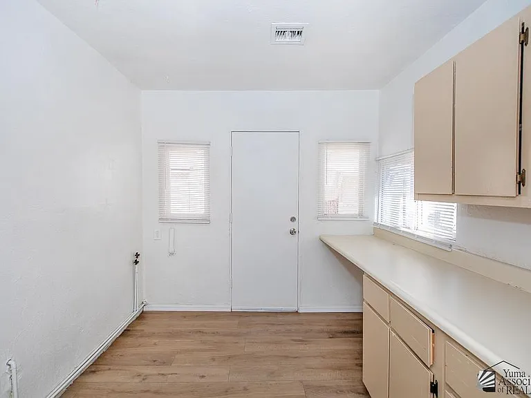 236 S 3rd Ave — Photo 8