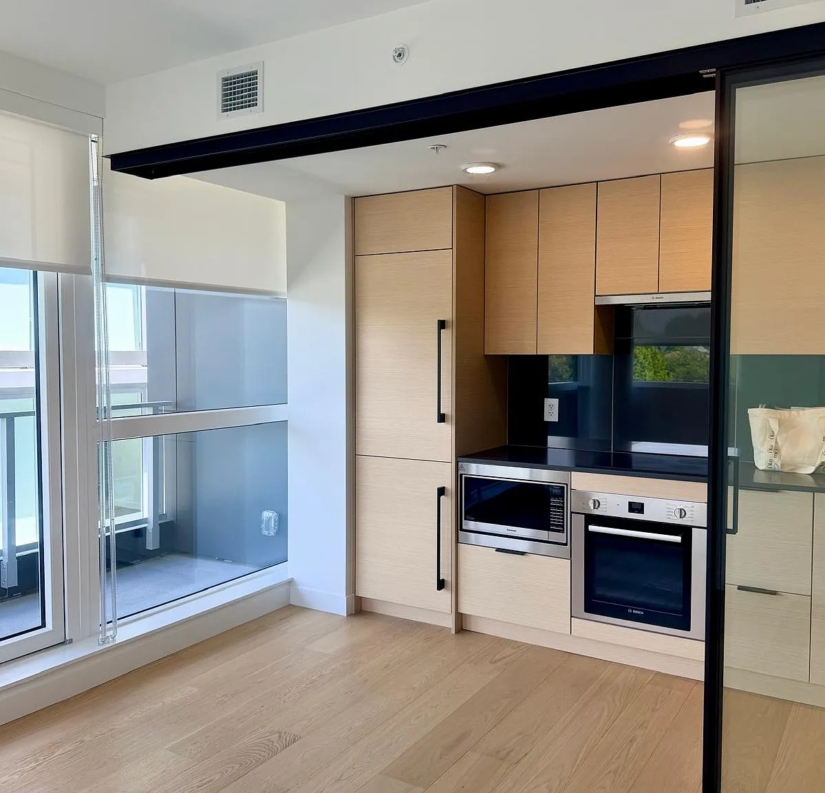 1 bed, 561 sqft, $2,450 — Photo 4