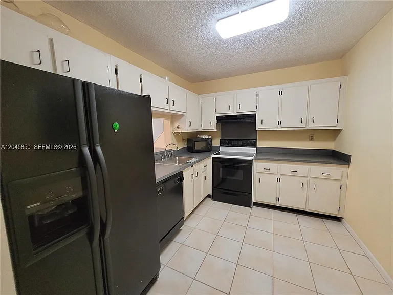 1800 N Lauderdale Ave #1210 — Photo 11
