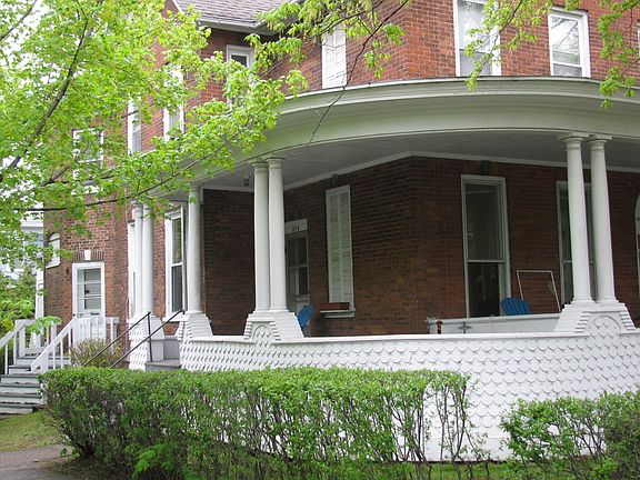 Beautiful, classic home in Great LOCATION