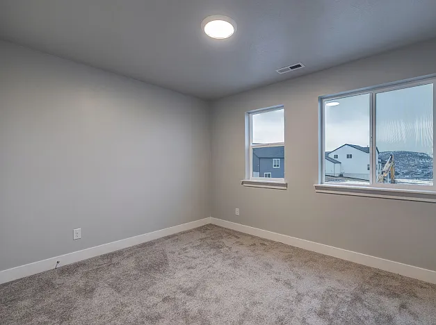 586 N Hill View Dr — Photo 11