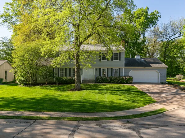 1230 38th Avenue Ct, Rock Island, IL 61201