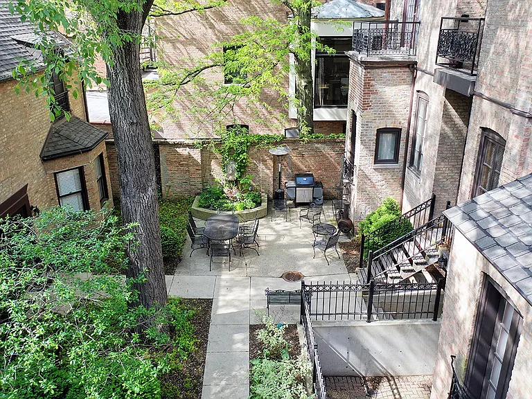 1228 N Dearborn St #2 — Photo 44