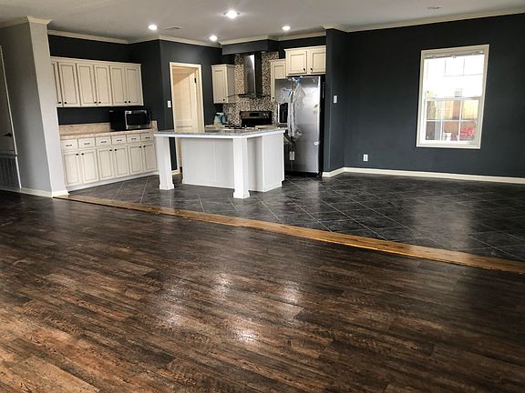 3rd image of 303 Sapphire Dr