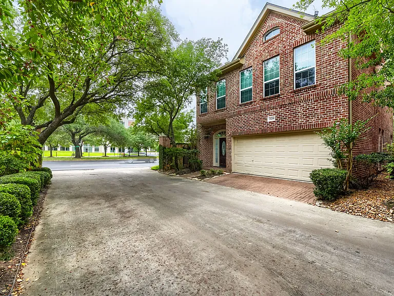 2828 W Holcombe Blvd #I — Photo 2