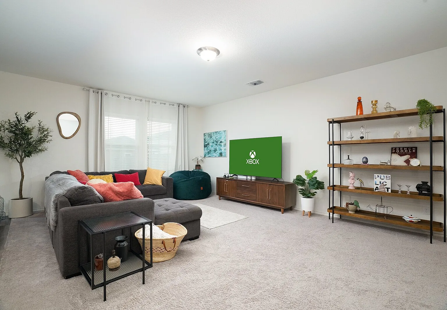 4 bed, 2.5 bath, 2125 sqft, $6,000 — Photo 1