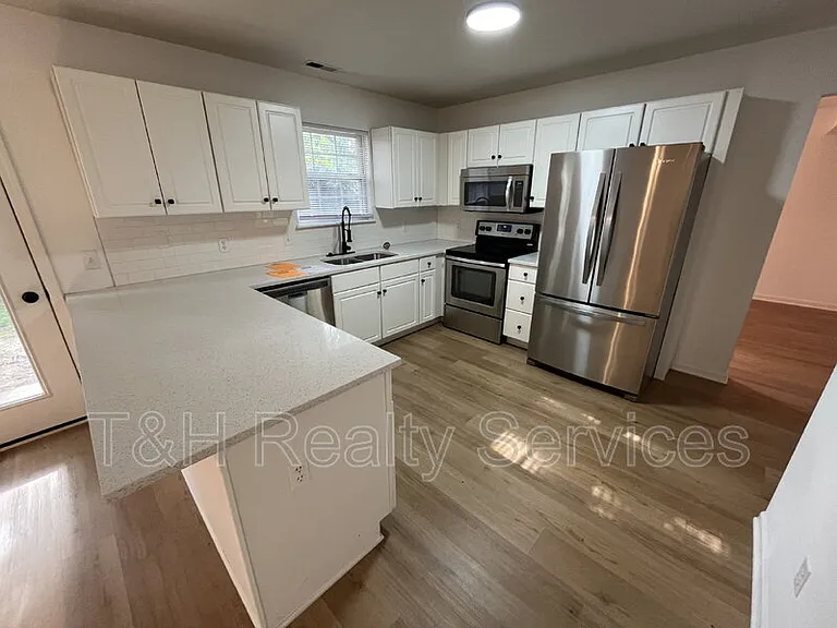 14952 Oak Rd — Photo 4