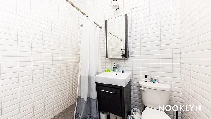 Rented by Nooklyn NYC LLC | media 11