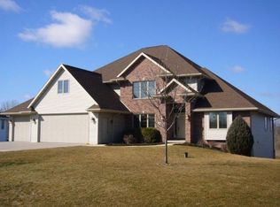 2045 Crest Ct, Oshkosh, WI 54901