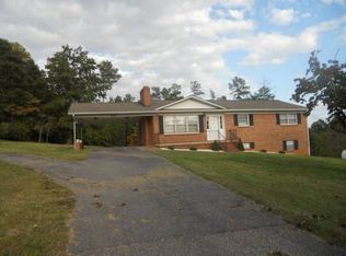 510 Wildlife Access Rd, Hickory, NC 28601