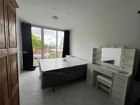 3rd image of 542 SW 3rd St #F1
